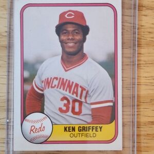 1981 Fleer Corp KEN GRIFFEY, Cincinnati Reds Baseball Card No. 199 Mint